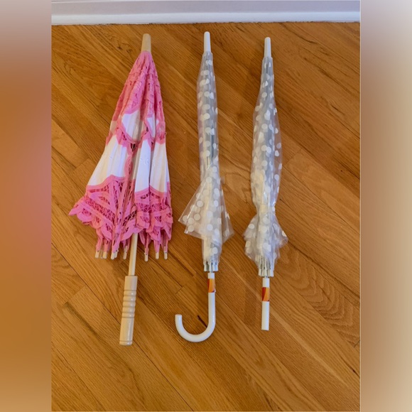 3 Umbrellas - Picture 1 of 8